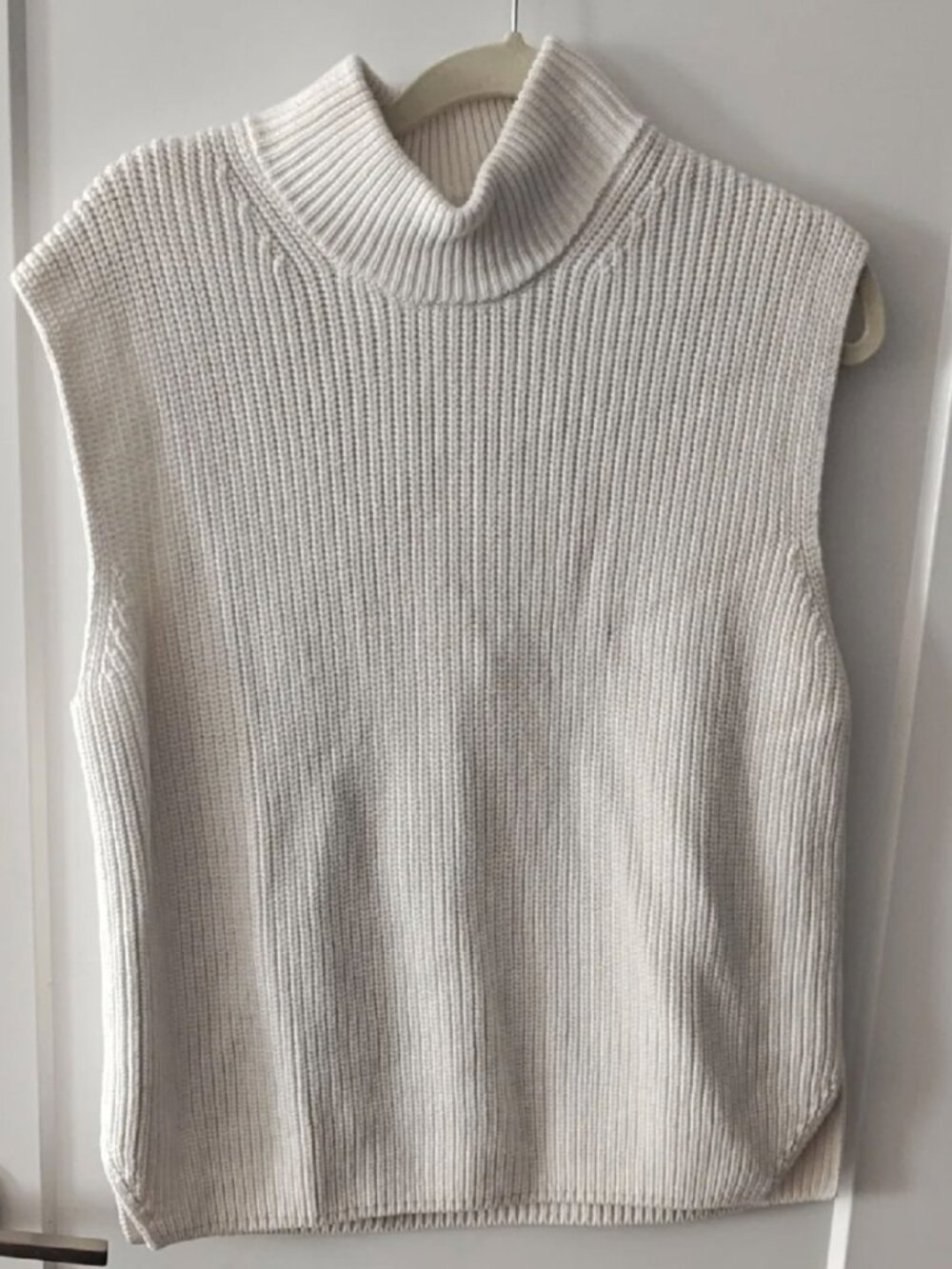 Abercrombie & Fitch White Cable Knit Sleeveless Turtleneck Sweater